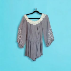 Kori America- L- Women’s Light Gray/ Ivory shorts jumper